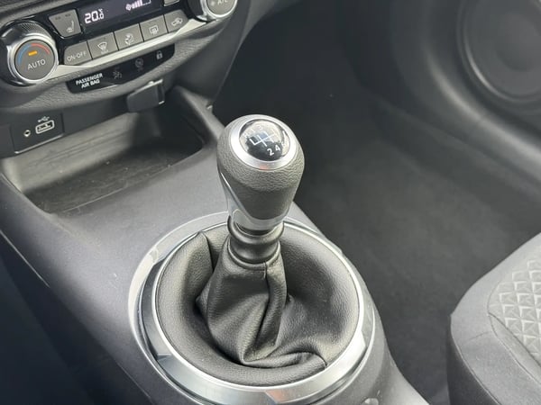 Photo de la voiture NISSAN JUKE 2023 DIG-T 114 Acenta
