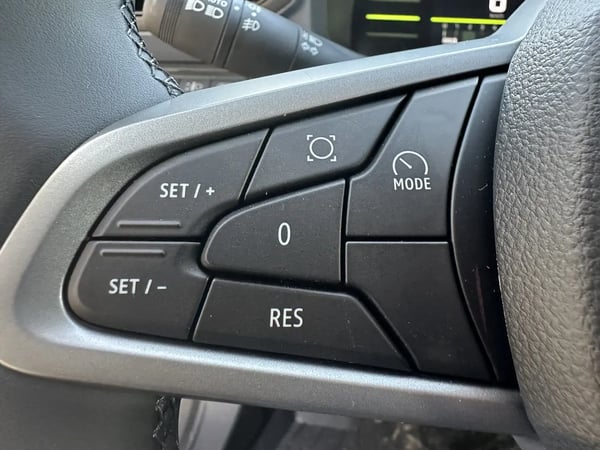 Photo de la voiture DACIA DUSTER TCe 130 4x2 Journey