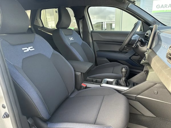 Photo de la voiture DACIA DUSTER TCe 130 4x2 Journey