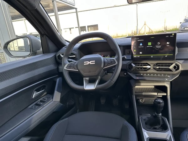 Photo de la voiture DACIA DUSTER TCe 130 4x2 Journey