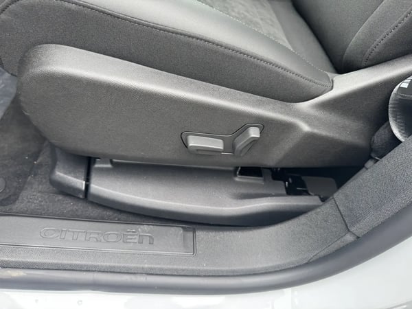 Photo de la voiture CITROEN C5 AIRCROSS 1.2 Hybride 145ch MAX boite automatique