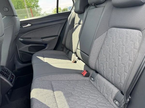 Photo de la voiture VOLKSWAGEN GOLF 2.0 TDI SCR 150 DSG7 Life Plus