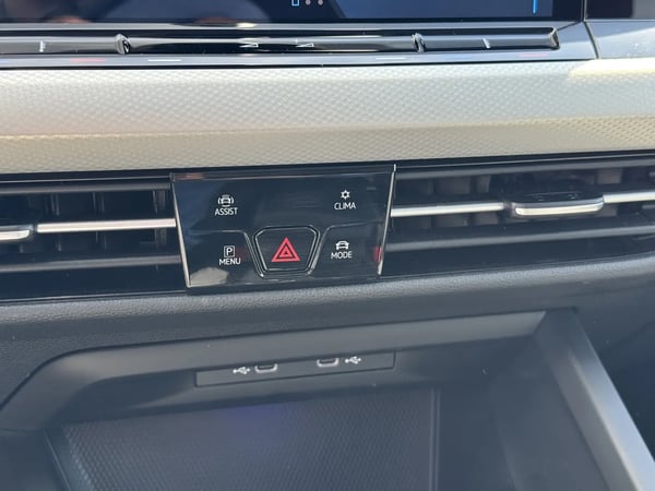 Photo de la voiture VOLKSWAGEN GOLF 2.0 TDI SCR 150 DSG7 Life Plus