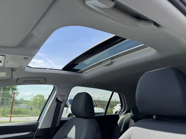Photo de la voiture VOLKSWAGEN GOLF 2.0 TDI SCR 150 DSG7 Life Plus