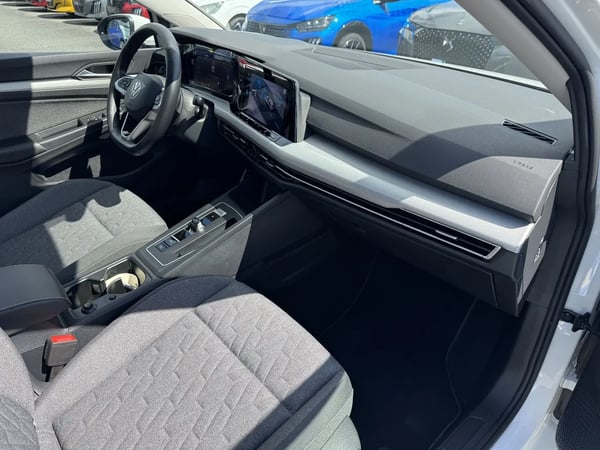 Photo de la voiture VOLKSWAGEN GOLF 2.0 TDI SCR 150 DSG7 Life Plus