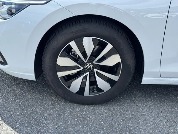 Photo de la voiture VOLKSWAGEN GOLF 2.0 TDI SCR 150 DSG7 Life Plus