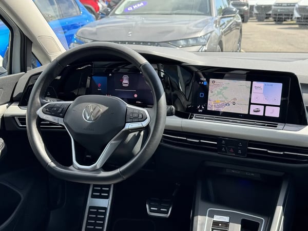 Photo de la voiture VOLKSWAGEN GOLF 2.0 TDI SCR 150 DSG7 Life Plus