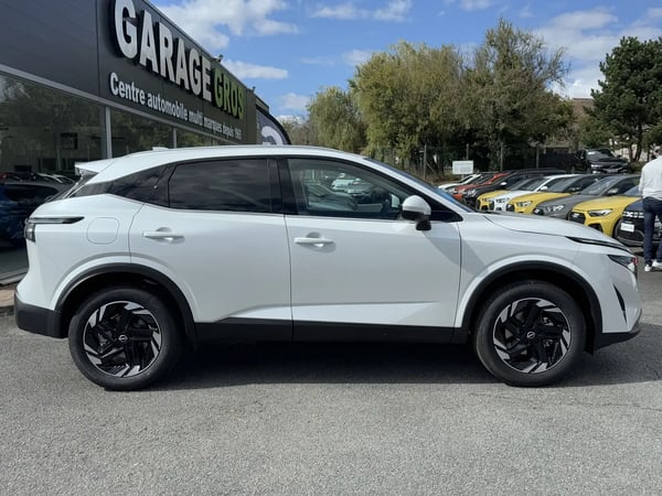 Photo de la voiture NISSAN QASHQAI Mild Hybrid 158 ch Xtronic N-Connecta