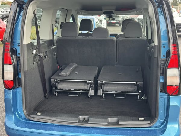 Photo de la voiture VOLKSWAGEN CADDY MAXI 2.0 TDI 102 BVM6
