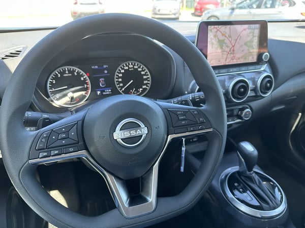 Photo de la voiture NISSAN JUKE 2023 DIG-T 114 DCT7 Acenta