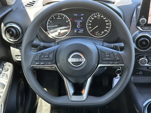 Photo de la voiture NISSAN JUKE 2023 DIG-T 114 DCT7 Acenta