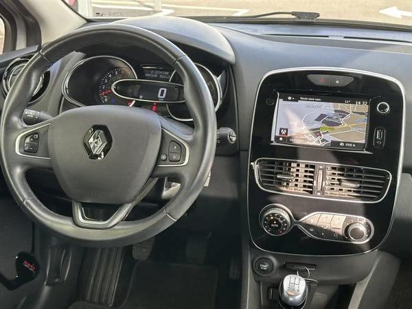 Photo de la voiture RENAULT CLIO IV TCe 90 E6C Intens