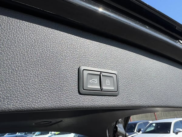 Photo de la voiture AUDI Q2 30 TDI 116 S tronic 7 S-line