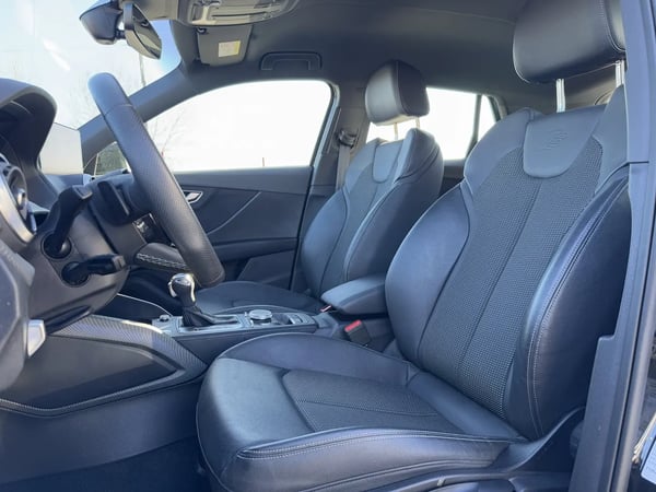 Photo de la voiture AUDI Q2 30 TDI 116 S tronic 7 S-line