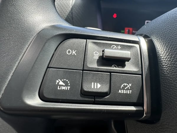 Photo de la voiture CITROEN C4 BlueHDi 130 S&S EAT8 Shine