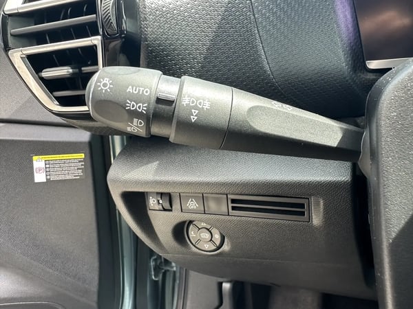 Photo de la voiture CITROEN C4 BlueHDi 130 S&S EAT8 Shine