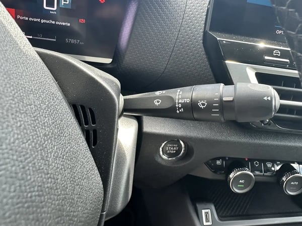 Photo de la voiture CITROEN C4 BlueHDi 130 S&S EAT8 Shine