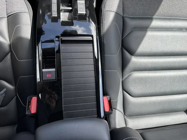 Photo de la voiture CITROEN C4 BlueHDi 130 S&S EAT8 Shine