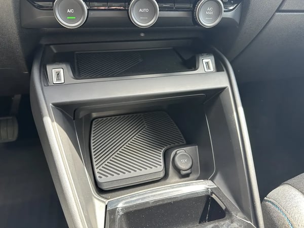Photo de la voiture CITROEN C4 BlueHDi 130 S&S EAT8 Shine