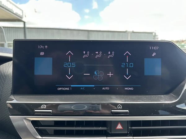 Photo de la voiture CITROEN C4 BlueHDi 130 S&S EAT8 Shine