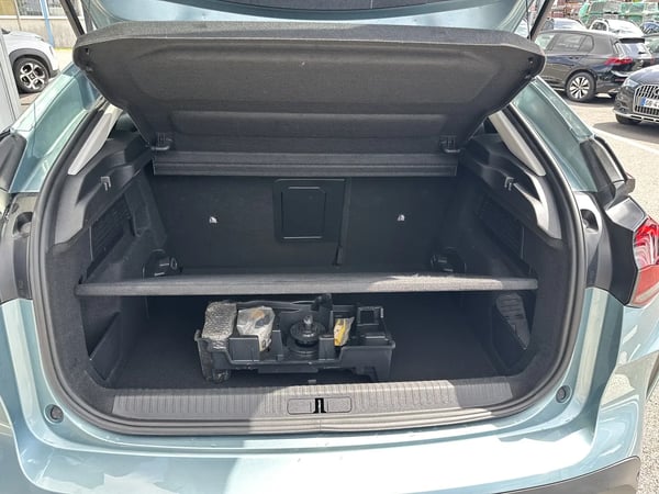 Photo de la voiture CITROEN C4 BlueHDi 130 S&S EAT8 Shine