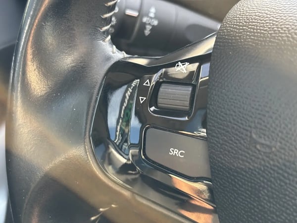 Photo de la voiture PEUGEOT 308 PureTech 130ch S&S BVM6 Allure
