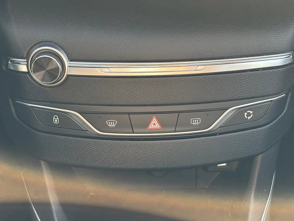 Photo de la voiture PEUGEOT 308 PureTech 130ch S&S BVM6 Allure
