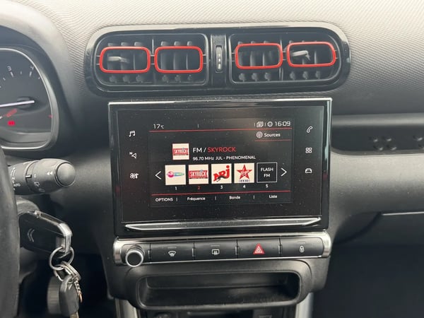 Photo de la voiture CITROEN C3 AIRCROSS BlueHDi 100 BVM5 Feel