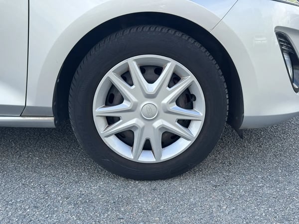Photo de la voiture FORD FIESTA 1.5 TDCi 85 ch S&S BVM6 Trend
