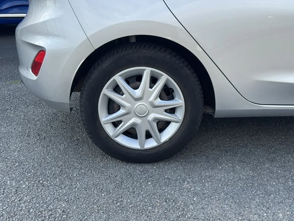 Photo de la voiture FORD FIESTA 1.5 TDCi 85 ch S&S BVM6 Trend
