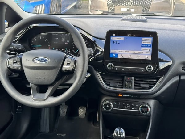 Photo de la voiture FORD FIESTA 1.5 TDCi 85 ch S&S BVM6 Trend
