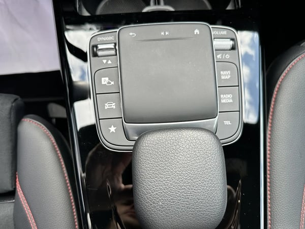 Photo de la voiture MERCEDES CLASSE A BERLINE 200 7G-DCT AMG Line