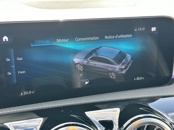 Photo de la voiture MERCEDES CLASSE A BERLINE 200 7G-DCT AMG Line