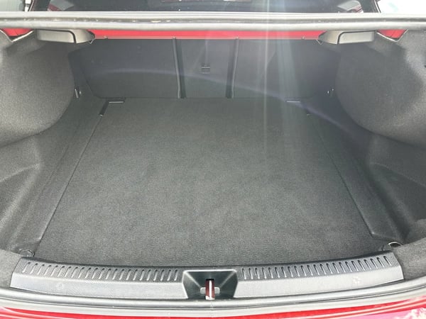 Photo de la voiture MERCEDES CLASSE A BERLINE 200 7G-DCT AMG Line