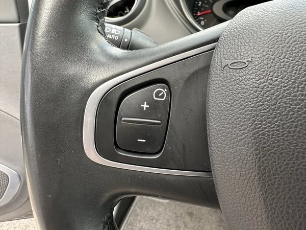 Photo de la voiture RENAULT CAPTUR dCi 110 Energy Intens
