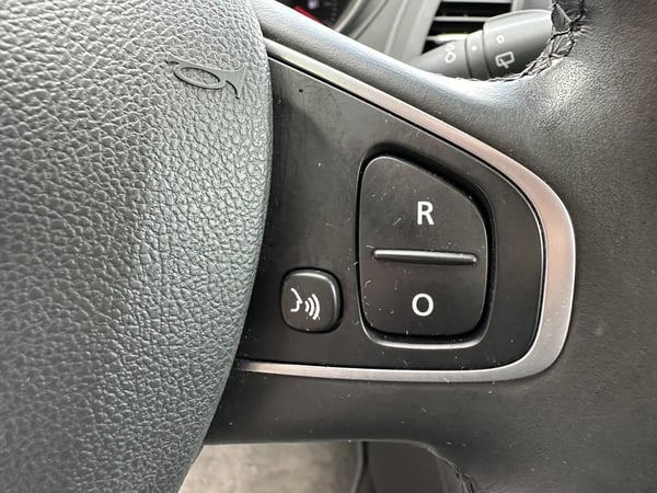 Photo de la voiture RENAULT CAPTUR dCi 110 Energy Intens