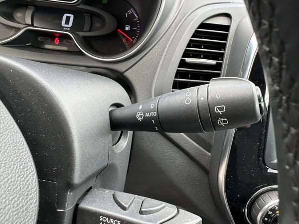 Photo de la voiture RENAULT CAPTUR dCi 110 Energy Intens