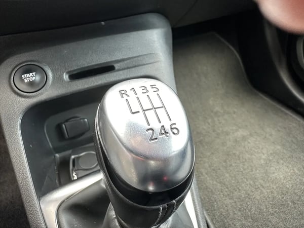 Photo de la voiture RENAULT CAPTUR dCi 110 Energy Intens