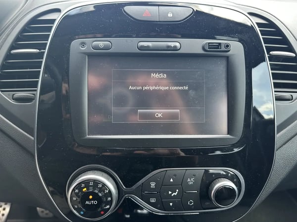 Photo de la voiture RENAULT CAPTUR dCi 110 Energy Intens