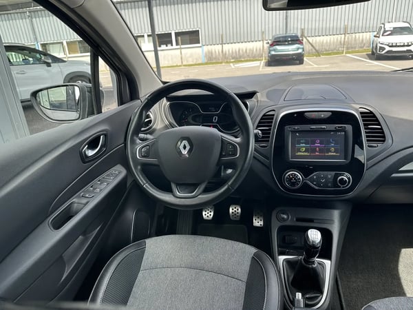 Photo de la voiture RENAULT CAPTUR dCi 110 Energy Intens