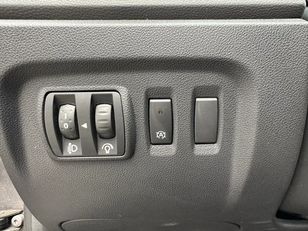 Photo de la voiture RENAULT CAPTUR dCi 110 Energy Intens