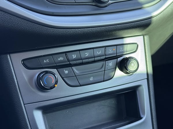Photo de la voiture OPEL ASTRA SPORTS TOURER 1.5 Diesel 122 ch BVM6 Edition Business