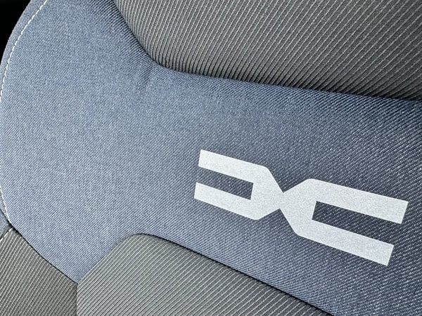 Photo de la voiture DACIA DUSTER Hybrid 140 4x2 Journey