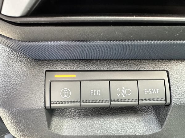 Photo de la voiture DACIA DUSTER Hybrid 140 4x2 Journey