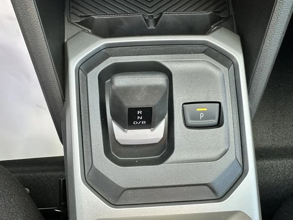 Photo de la voiture DACIA DUSTER Hybrid 140 4x2 Journey