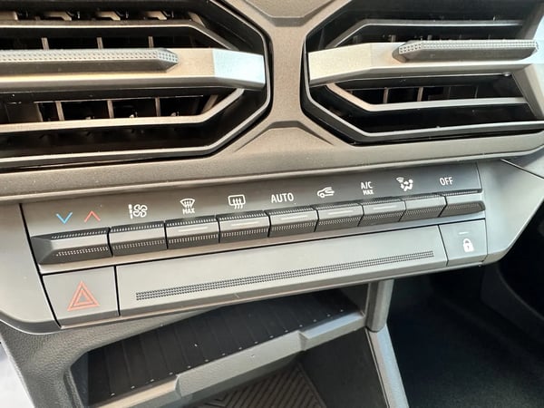Photo de la voiture DACIA DUSTER Hybrid 140 4x2 Journey