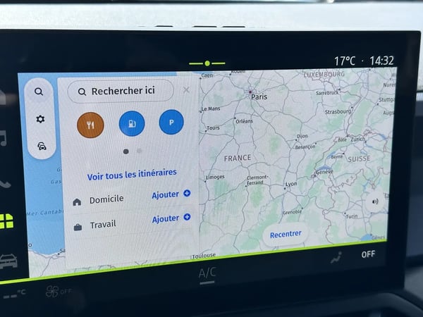 Photo de la voiture DACIA DUSTER Hybrid 140 4x2 Journey
