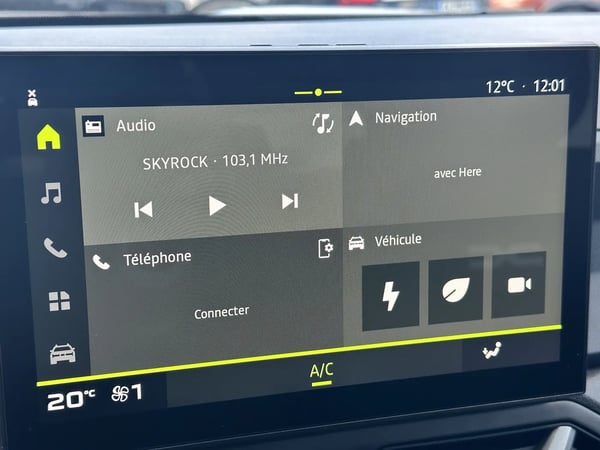 Photo de la voiture DACIA DUSTER Hybrid 140 4x2 Journey