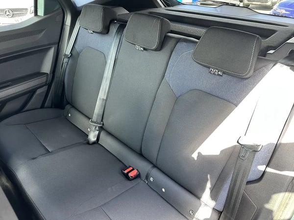 Photo de la voiture DACIA DUSTER Hybrid 140 4x2 Journey