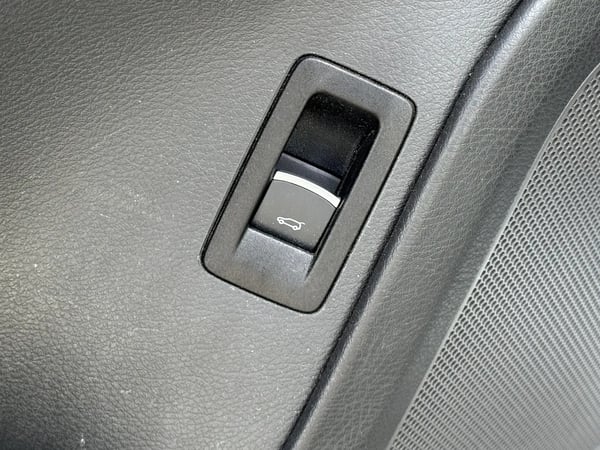 Photo de la voiture VOLKSWAGEN TOUAREG 3.0 V6 TDI 262 BMT Tiptronic 8 4Motion Carat